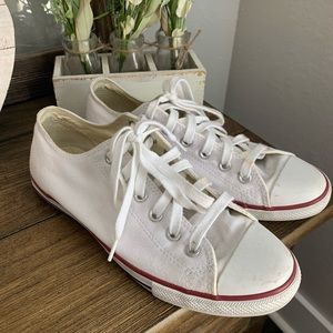 WOMENS CONVERSE LOW SZ 8.5